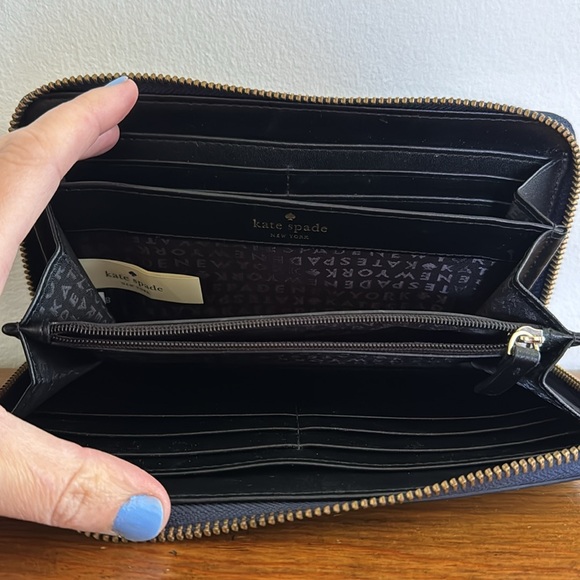 Kate Spade Navy Floral Zip Around Continental Wallet with Keyring - Picture 2 of 2